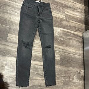 Black 9” mid rise skinny jeans Madewell size 26